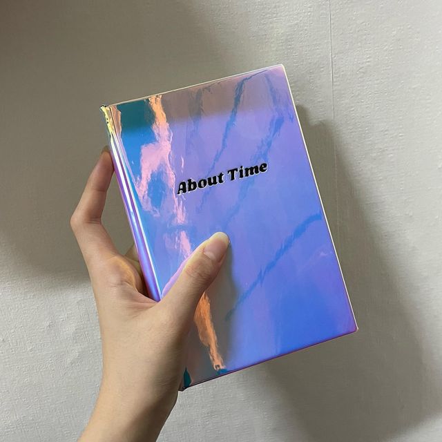 김희주 on Instagram: "#광고 여러분은 인생네컷 찍고 어디에 보관하시나요? 이오구 인생네컷 전용앨범으로 소중한 추억을 더욱 소중하게 보관하세요🌷 - 🌷사은품인 엽서, 틀메모지,