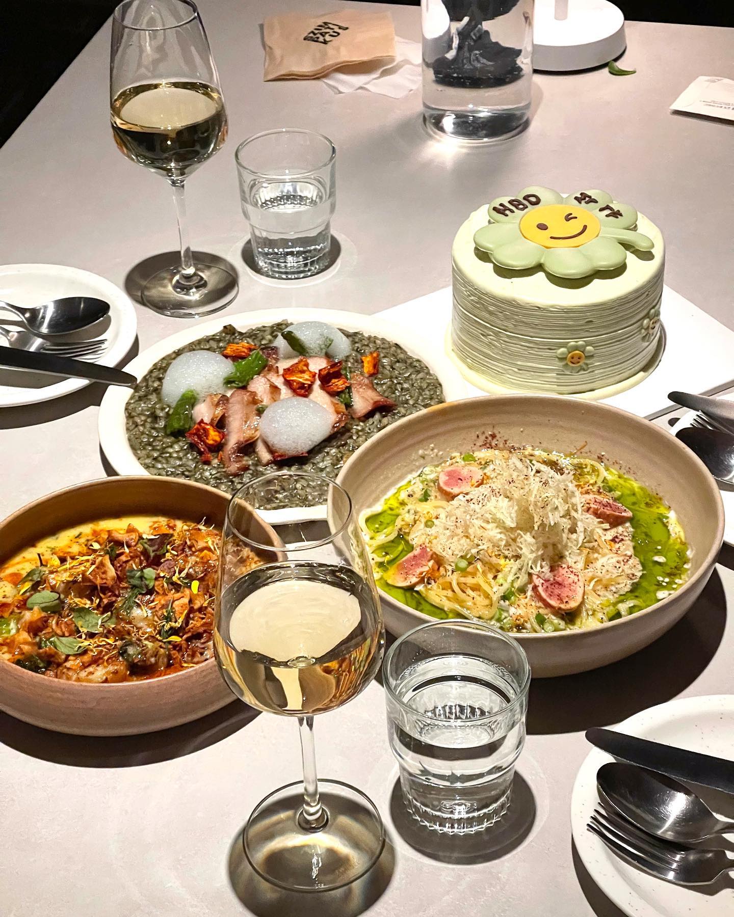 (여기 진짜 맛있오..)
오랜만에 놀아서 내 생일인 것 마냥 재밌었당.. ____mijoo____ 담에 또봐 미쥬💕
seo_kkkkk2