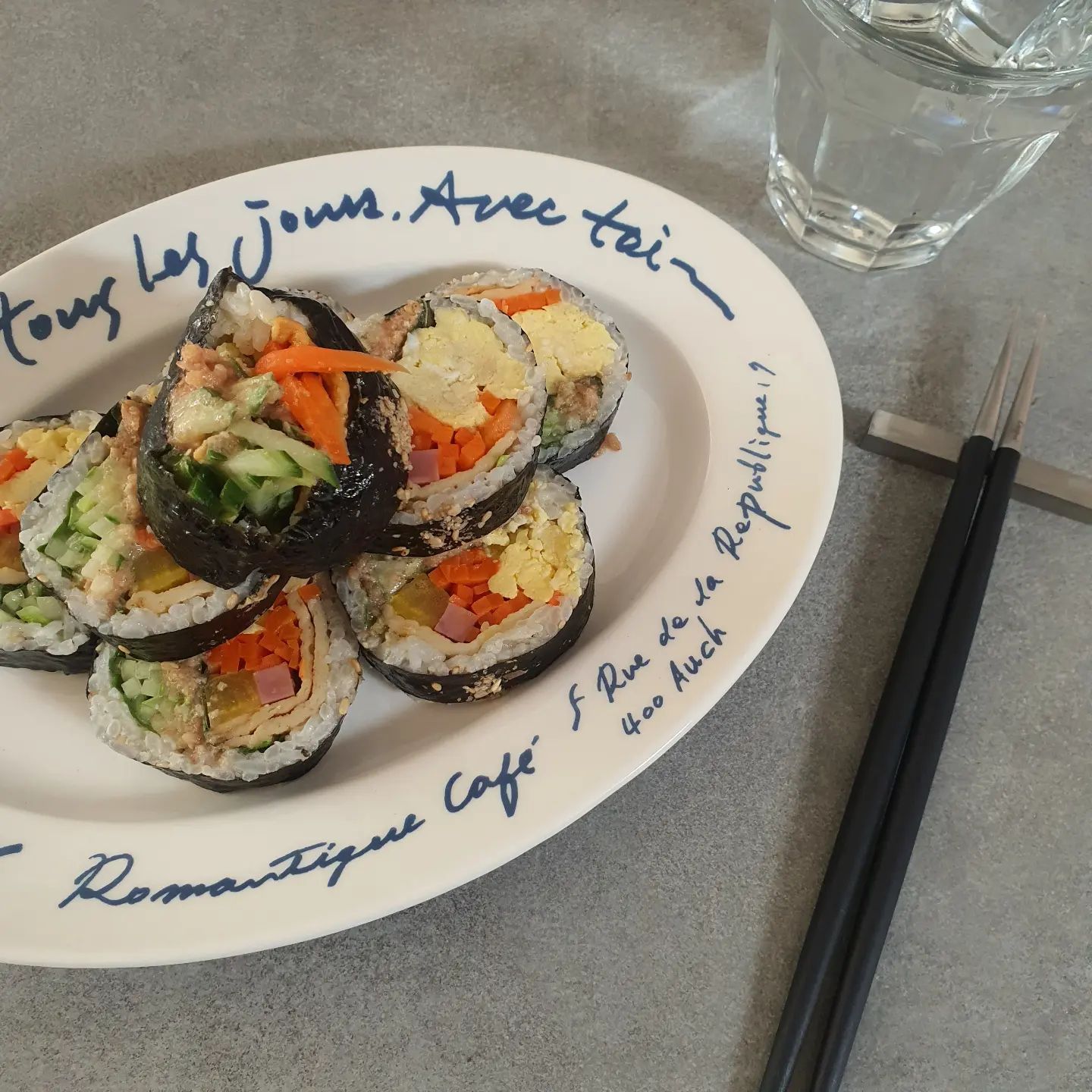 와우, 진짜 충격적인 맛이였어요.⁣
짜도 이렇게 짠 김밥 처음 먹어봄⁣
ㅋㅋㅋㅋㅋㅋㅋㅋㅋㅋㅋ⁣
⁣
하나 먹는데 너무 짜서 물 두컵 마셨네요 😭⁣
⁣
당분간 김밥 생각 안날듯....👋⁣
⁣
⁣

⁣
#잠시만안녕⁣
⁣
⁣
⁣