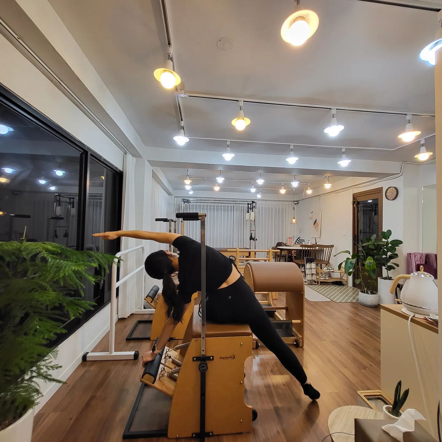 옆구리 늘리기 세상 시원👀‼️

#리즐리필라테스 #필라테스 #pilates