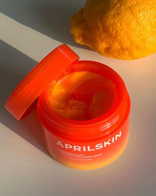 패션을 사랑해서 운동하는데 먹는 게 더 좋아🫶🏻 on Instagram: "#광고 @aprilskin_korea 화장은 하는 것보다 지우는 게 더 귀찮아😤 그래도 뾰루지와 전쟁하지 않으려면 꼼꼼히 지워줘야 겠죠 에