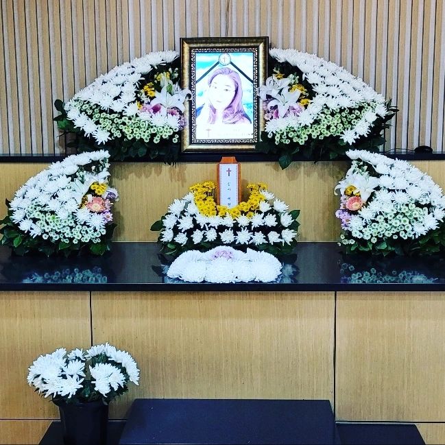안녕하세요,
도담댁 동생입니다
지난 11월16일 도담댁이 암으로 인해
사망하였습니다.
기다리는분들이 있을까해서 이렇게 남깁니다.
아무래도 이게 마지막 일꺼같네요
그동안 도담댁에게 많은 관심과 사랑을
보내주신 분들에게 감사드립니다.