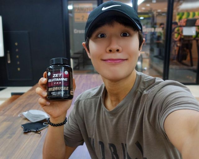 김한준 on Instagram: "#광고 저는 평소에 #글루타민 을 꼭 복용하는데요! 오늘은 1일 6정 복용시 프리미엄 글루타민을 5070mg 섭취할 수 있는 #제트리션 의 글루타민 제품을 소개드리고자 합니다!