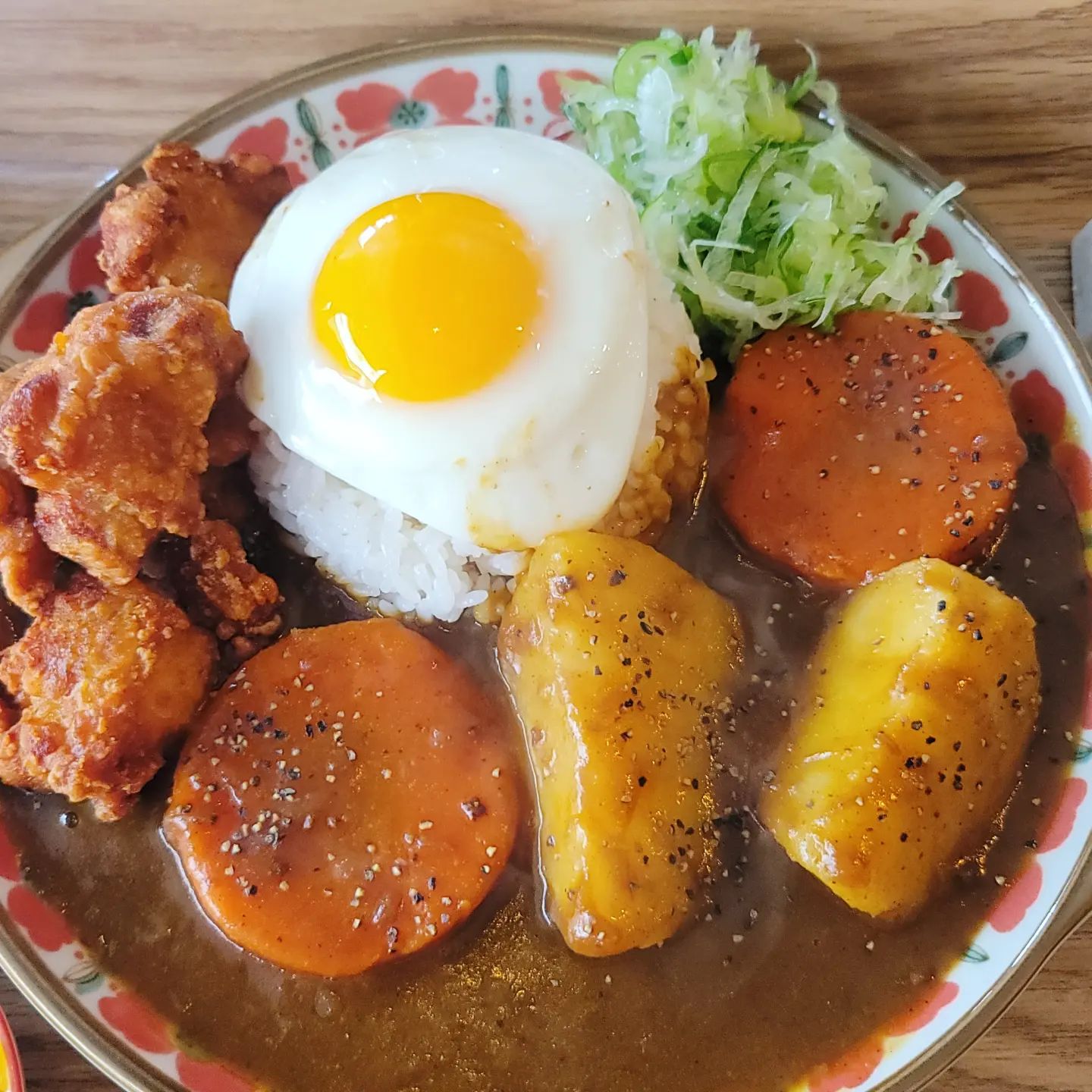 #이태원어제의카레 
#어제의카레
#이태원카레맛집

회사 점심시간
이러니까 살찌지
야채추가해서 감자랑 당근 더 먹음!!

#감자킬러
