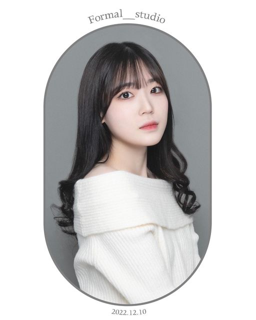 박재희 on Instagram: "#광고 #협찬 자연스럽고 예쁘게 담아주신 @formal__studio 편안한 분위기에서 2022 마지막을 기록할 수 있게 해주셔서 감사합니다아 ( ´͈ ᵕ `͈ )◞♡ #홍대사진관 #홍