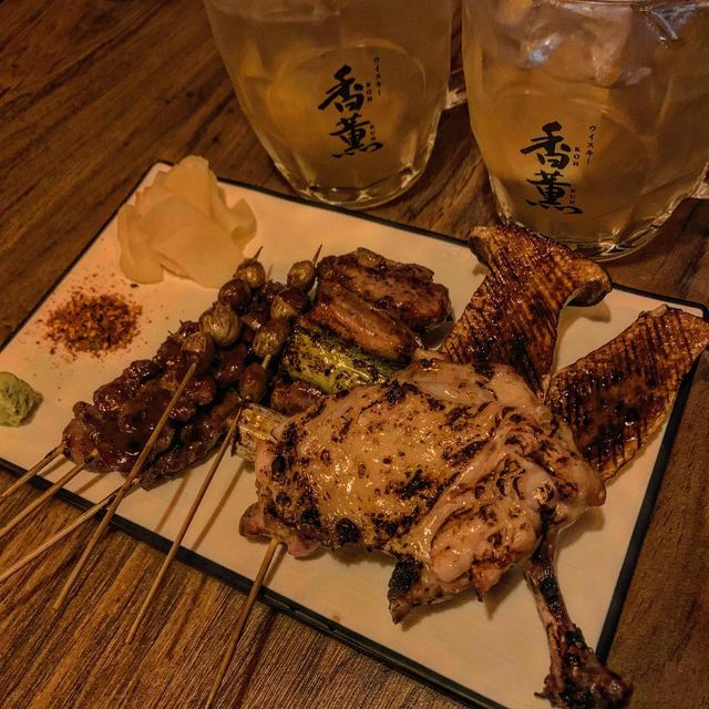 한랑의 먹스타그램 on Instagram: "#제주시청맛집 <쇼넨> 시청에서 요즘 제일 핫한 술집인 쇼넨을 방문해보았다. 닭고기 미즈타키와 꼬치구이 모듬 그리고 하이볼을 주문해보았다. 미즈타키는