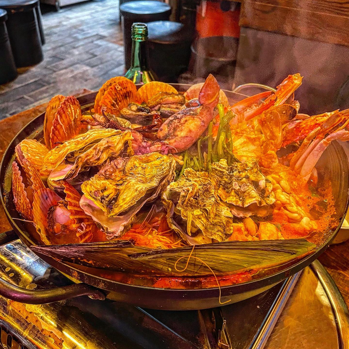 #부산맛집 #삼바리 #동래 
#굴 #해물탕 
일마치고 늦게까지 하는 술집
요즘 늦게마쳐서 맛집 탐방할 
시간 없는데 
간만에 넘넘 맛나게 먹었어요
술이 술술술,,,, 술을 부르네요🤣
