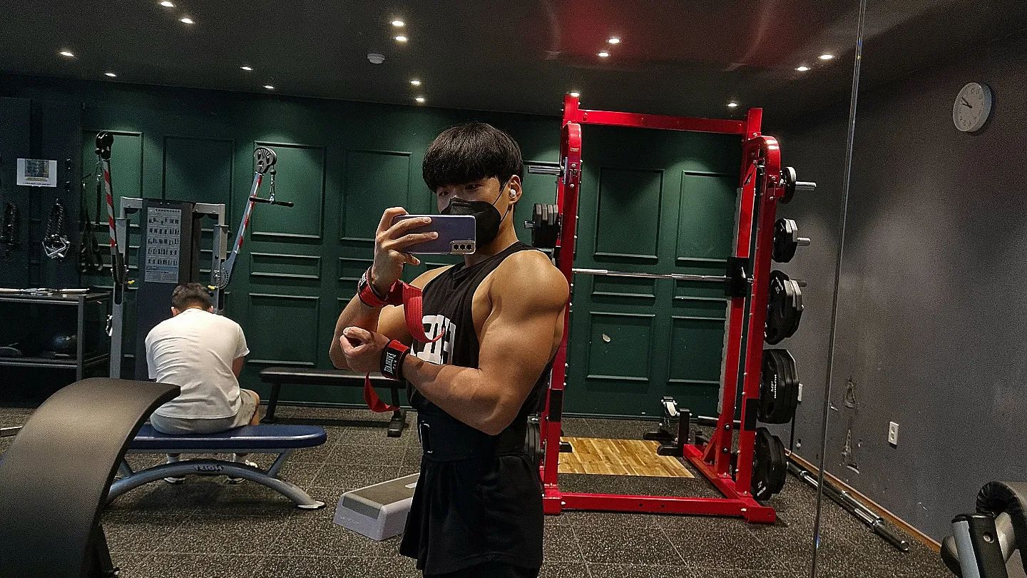 #오운완 #동네헬스장신천동점 
4달만에 소맥 마시고😁 해장운동 어깨+팔💪
.
.
.
#운동일지 #운동기록 #운동소통 #운동하는남자 #운동하는여자 #운동스타그램 #헬스 #헬스타그램 #헬린이 #바디체크 #눈바디 #일상 #좋아요 #좋아요그램 #좋아요반사 #좋아요테러 #좋반 #좋반테러 #선팔 #선팔맞팔 #맞팔 #맞팔환영 #맞팔해요 #셀피 #셀스타 #사진 #사진스타그램