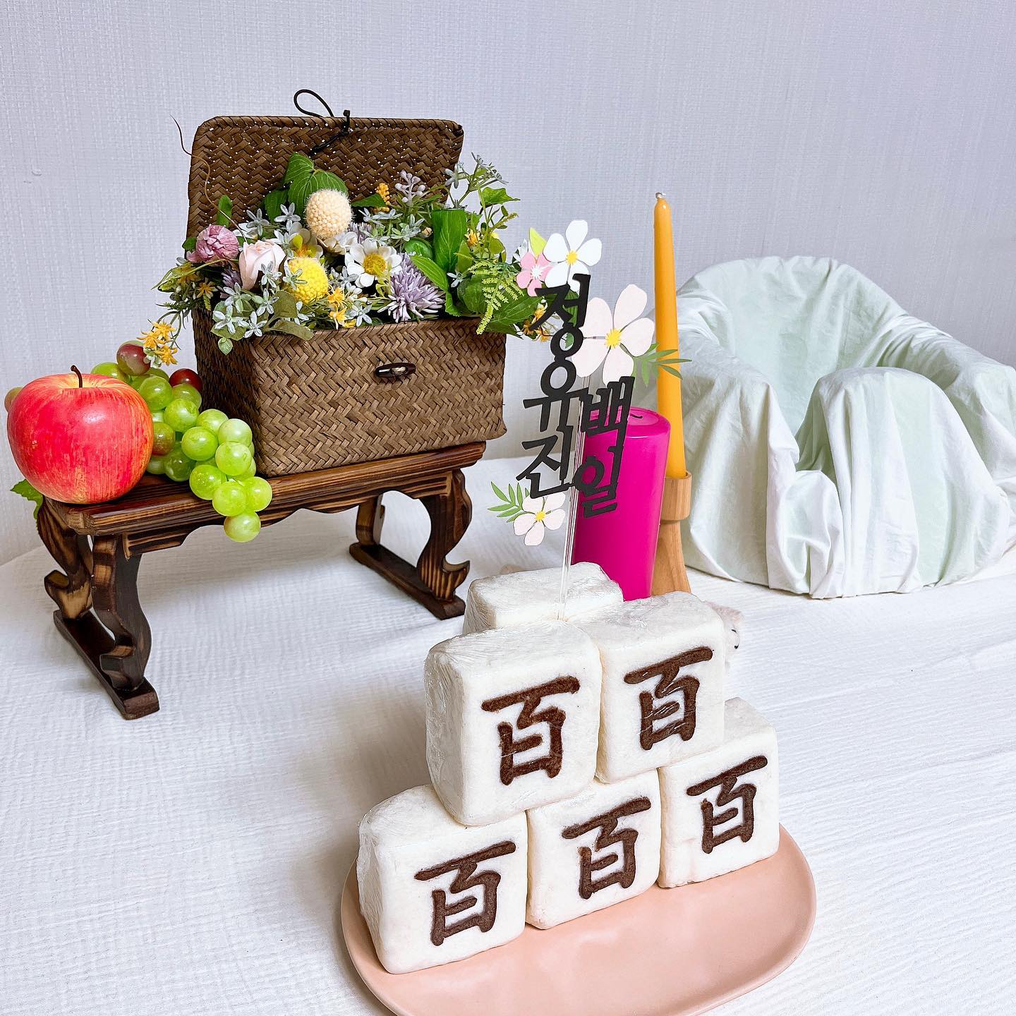 #100일 

엄마아빠에게 건강하게 와줘서 고마워
사랑해 우리 딸♥️
eeoeeo_table 
#100일 #100일상 #100일상대여 #100일아기촬영 #100일선물 #이오이오테이블