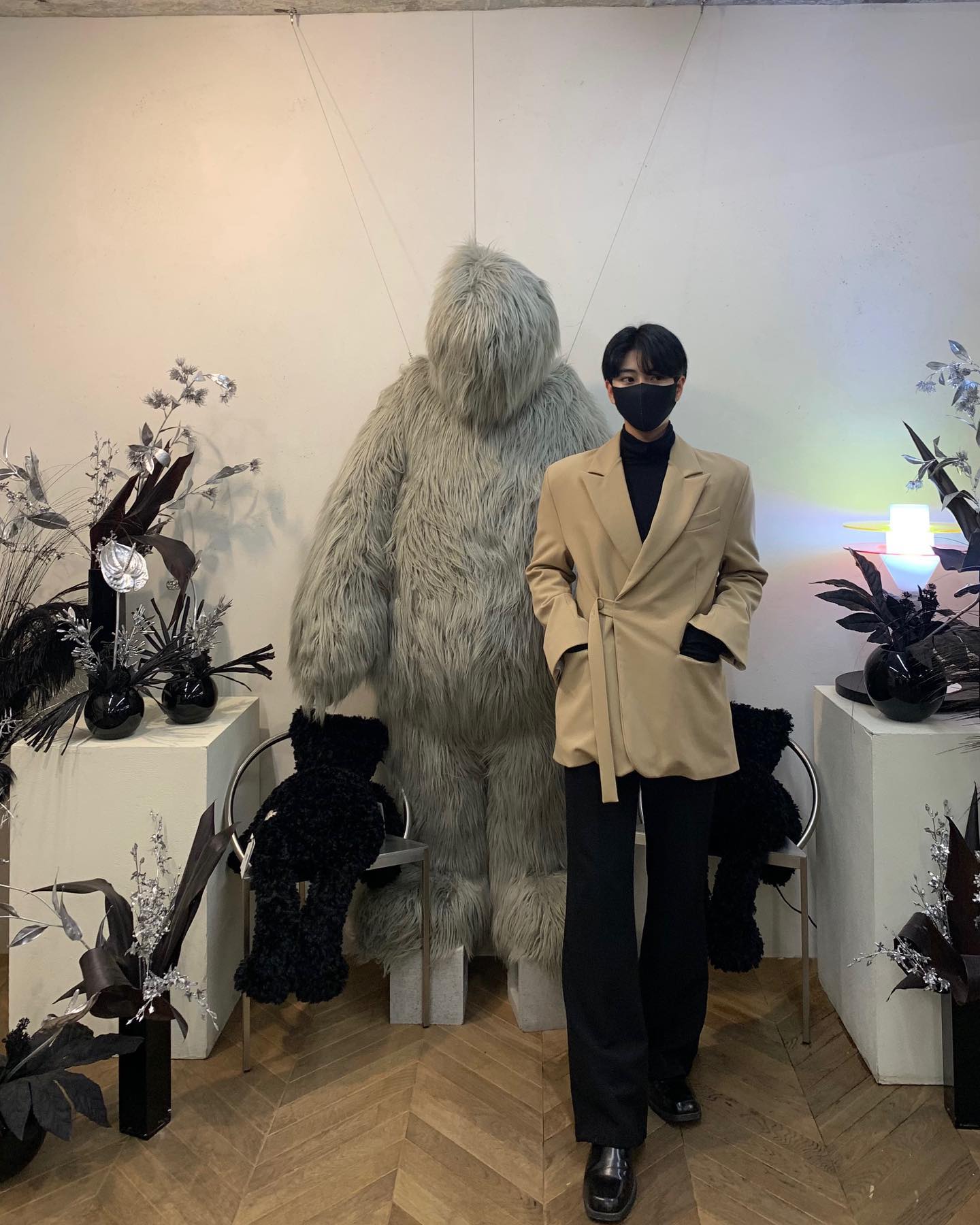 머리를 자를까 파마를 할까