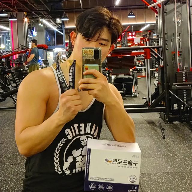 🇰🇷성민ㅣ𝐒𝐞𝐨𝐧𝐠𝐌𝐢𝐧 on Instagram: "#협찬 오늘은 10초 컷 한 입에 털어먹는 초간편 '구슬프로틴'에 대해 소개할까 합니다. -브랜드 및 제품소개- ① 브랜드 소개   LIFTA ((주)리