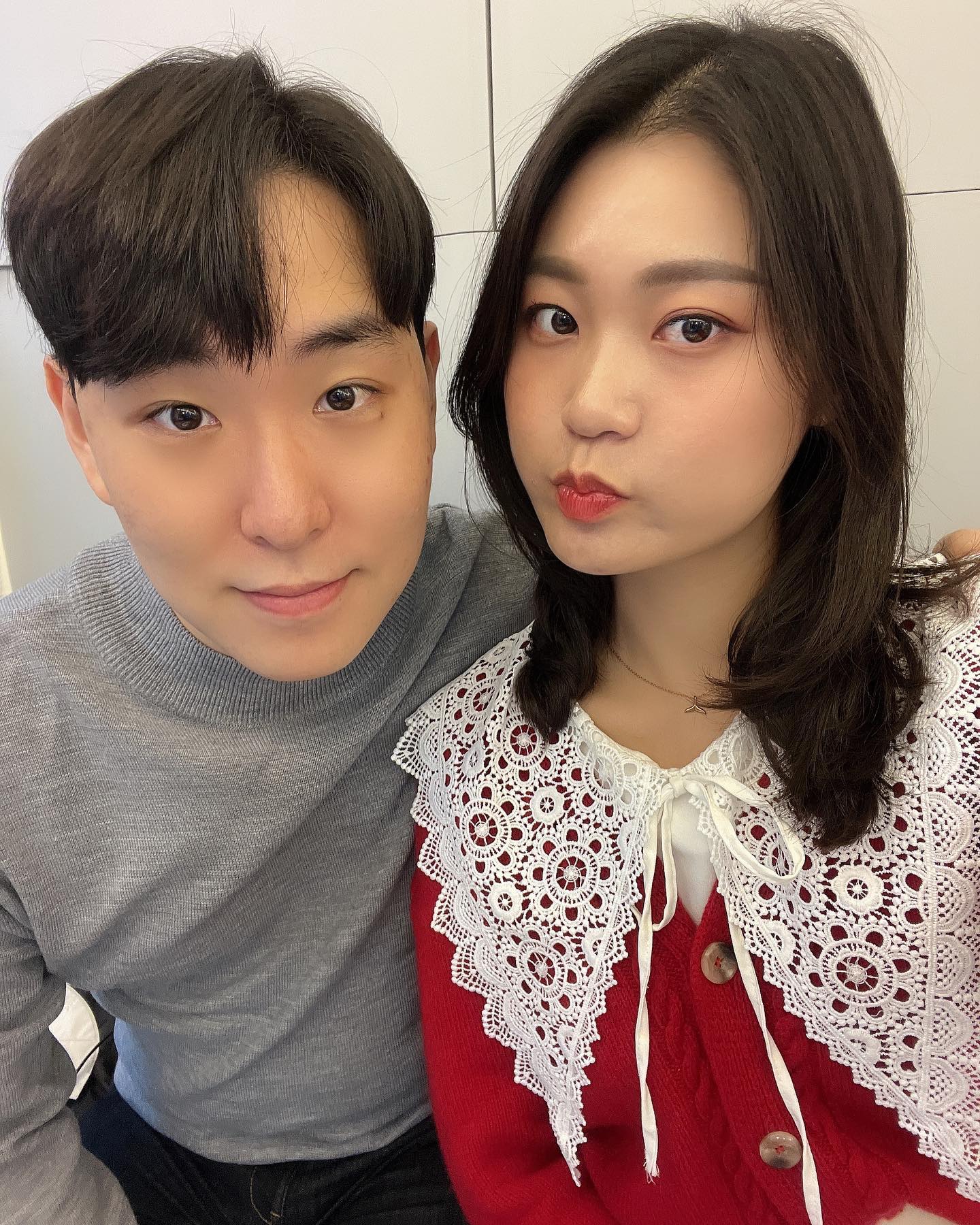 .
2022.11.13
.
.
예쁘게 완성된 접시 받으러 간 날!
.
접시 사진은 따로 첨뷰할것이다리
.
일단 내 생애 처음으로 먹어본
수플레 케이크 리뷰를 먼저 하도록 하겠다…
.
진짜 인생 헛살았다 생각 들 정도로 맛있었다ㅠ
.
생크림이랑 밀가루 두꺼운거 싫어하는데 존맛탱이더라 ㅠㅠㅠ
.
.
대신 가격은 조굼 사악했다 ㅎ
.
가게 정보와
가격은 마지막 영수증에 있다!!
.