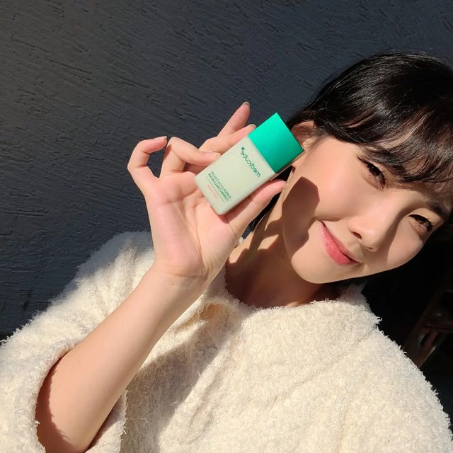 시로제로 on Instagram: "v파워v 홍조인인 저는 광명을 찾았습니다👍 . 조금 덥거나 햇빛만 받으면 붉게올라오는 볼때문에 술먹었냐, 부끄럽냐 등의 오해를 받는게 일상이던 저에게 딱 맞는 컬