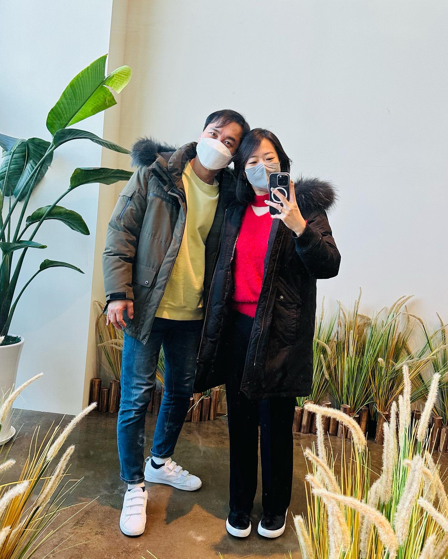 #일상소울린

“오빠, 오빠는 신혼이 재밌어요?“
”난 재미있는 당신이랑 살아서 재밌어요.”

이렇게 살고 있습니다.
(a.k.a 이러고 있다)

D+66

둘 다 노잼 못참음.

#신혼일기 #신혼부부
 #newwedding #couple
#신혼스타그램
#결혼스타그램
#내짝꿍박서방
#말예쁘게하는남자 
#신랑스타그램 
#애교쟁이
#평생술친구
#luvstagram #lovestagram 
#럽스타그램
#다섯살차이
#신혼 
#우리집박주부
요리는 내가 할게.
그것만 내가 하더라..
맛있는거 잘 해드릴게..
#박주부 #집사람 핫팅!
#살림하는남자
심지어 #살림잘하는남자
#비혼주의자의결혼생활 
갑분 컨니&형부 뎨동..