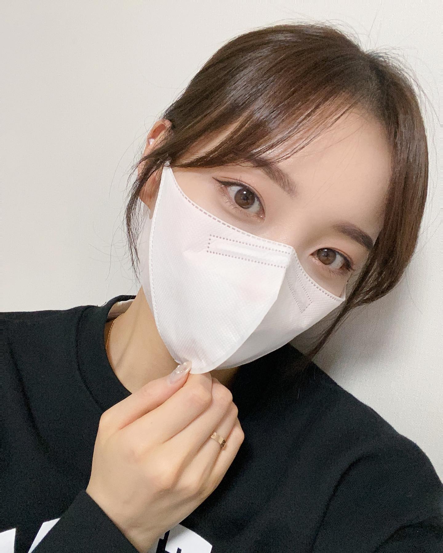 #협찬

민감한 저한테 딱 맞는 인생마스크 찾았어용 :)
100% 국내산 제조로 만들어진 위생적인 마스크에다가
귀가 넘 편해서 오래 착용하고 있어도 귀가 하.나.도 안아파요 👍🏻
그리고 마스크 쓰고도 얼굴핏이 예뻐보여서 마기꾼 쌉가능 ㅋㅋ 🤍

#마스크#kf94mask#kf94마스크추천 #귀안아픈마스크#숨쉬기편한마스크#장민호#새부리형마스크#인생마스크#마스크추천#컬러마스크#컬러마스크추천#예쁜마스크#온가족마스크#국내산마스크