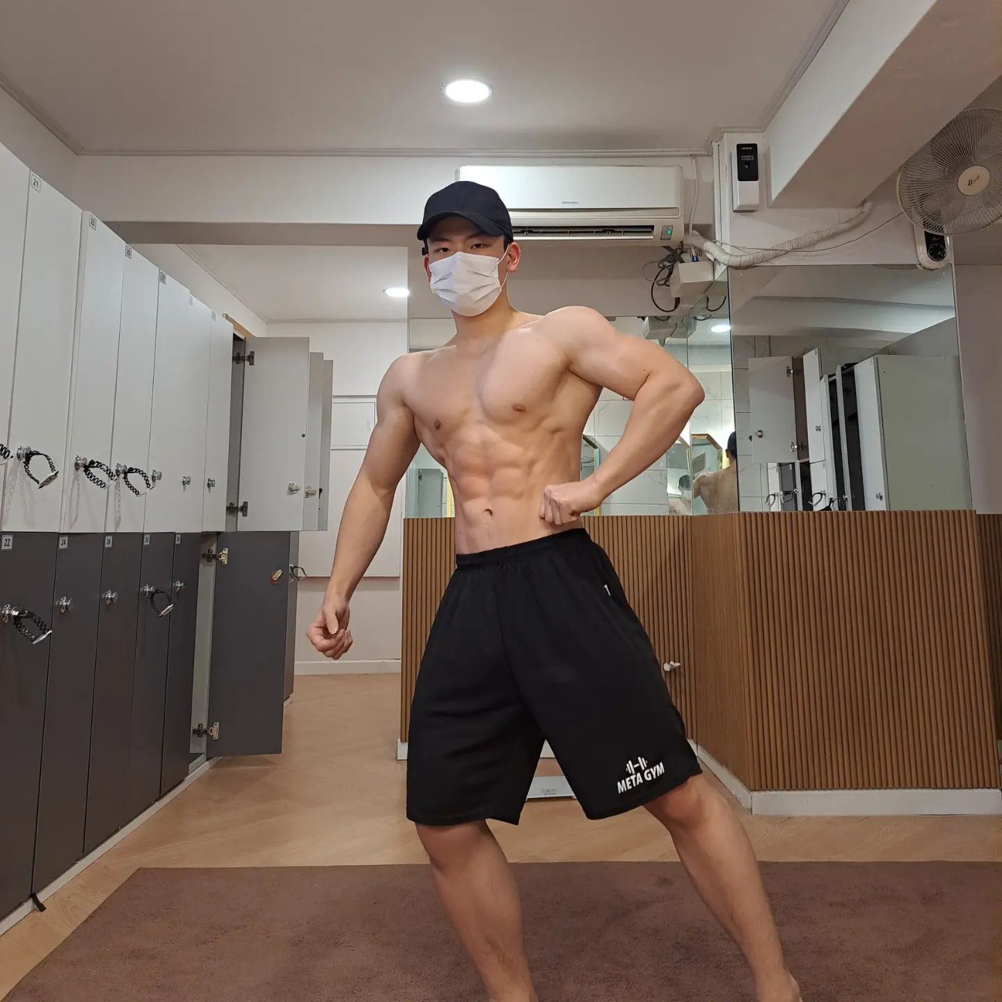 출전 종목은 보디빌딩 이지만 피지크도 나쁘지 않은듯..?
하지만 피지크 하기엔 하체가 너무 아깝다