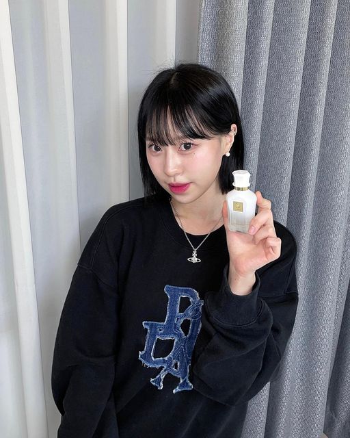 수진 on Instagram: "#협찬#광고 첫사랑향수래서 뿌려봤는데 없던 첫사랑도 떠올리게 해주는...🫧🫧✨🎧 다른 퍼퓸들보다 잔향이 오래 남아서 향기 중요하게 생각하는 사람들에게 딱이다♥️