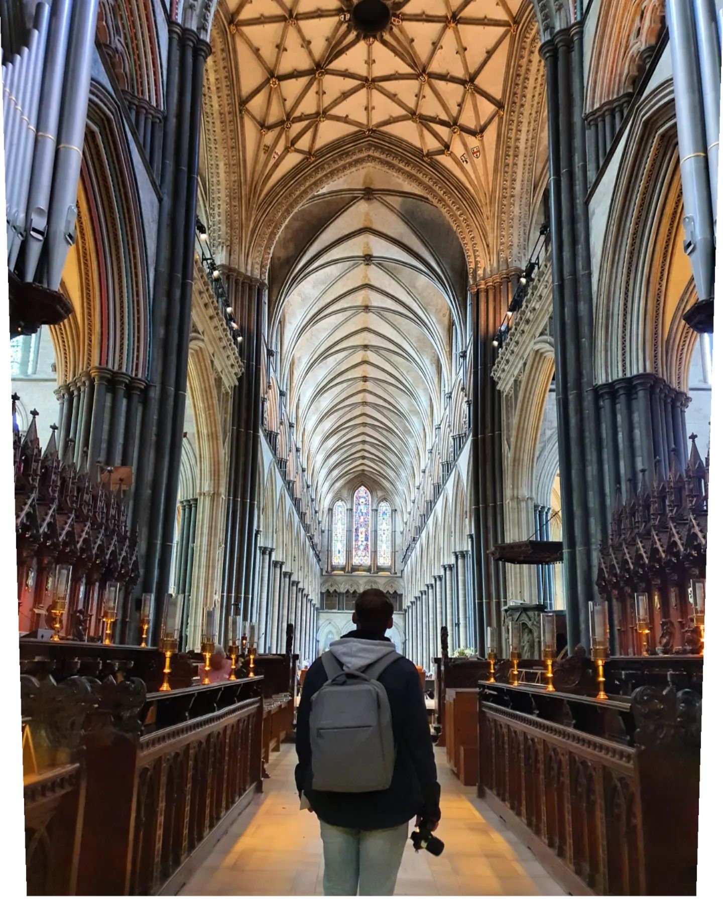 영국 여행 기록📝

📍 솔즈베리 대성당
Salisbury Cathedral, 마지막 기록

고딕 양식이 돋보이는
솔즈베리 성당 내부 모습!

마침 기도 시간이였는지, 목사님께서 오셔서
우크라이나 전쟁을 비롯해 세계 평화를 위해
기도해 주셨다

신나게 구경하고 사진찍다가
급 경건해졌다

이날의 기도가 우크라이나에 닿기를

#영국여행🇬🇧#솔즈베리대성당 #traveluk🇬🇧 #영국솔즈베리
#영국소도시 #salisburyuk #sailsburycathedral #sailsbury