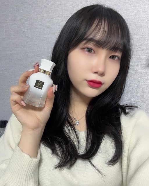 Instagram의 @pushed_jean님 : "#협찬 
데일리 향수로 좋고 지속력도 오래 가는 셀마르 니치향수 
탑노트에 베르가못, 핑크페퍼가 있어서 달콤하면서 프레쉬함..!
향수에 진심인데 너무 좋은 향수 발견
https://www.scelmar.com/Perfume/?idx=12

#광고#셀마르#셀마르향수#향수#향수추천#향수브랜드#perfume#비건향수#데일리향수#니치향수#니치퍼퓸#지속력좋은향수#여자향수#여자향수추천#20대향수#30대향수#향수스타그램#향수그램#향수매니아#여자친구생일선물#은방울꽃향수#가을향수추천#겨울향수추천"