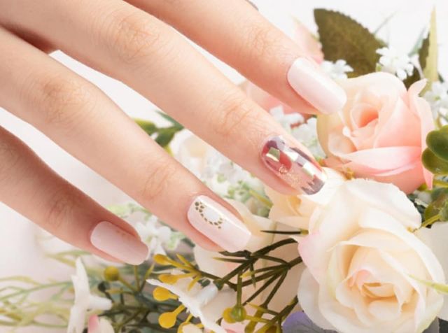하율(코튼) on Instagram: "HAND MODEL"