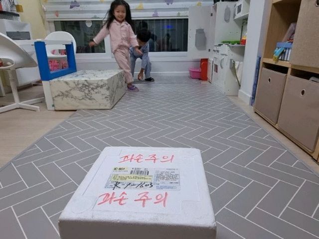 이종건 on Instagram: "#찬솔남매 #간식 #마카롱 #어몽어스 #공주마카롱

찬솔남매 취향저격 간식
순천에서 온 마카롱
모양도 귀엽고 가격도 착하고
일단 너무너무 맛있음ㅋㅋ

@momoncaron"