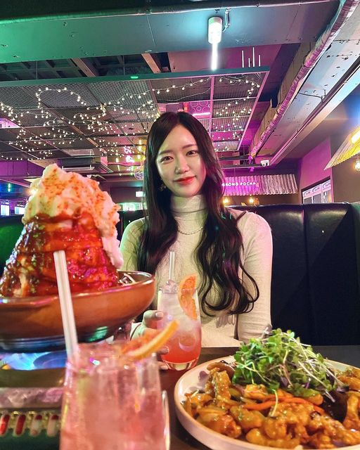 ꯁ효빈(hyobin)ꯁ/🇰🇷 on Instagram: "#광고 비쥬얼이랑 가성비 상당했던 홍콩포차 안주 뿐만 아니라 하이볼도 종류가 엄청 많고 하나같이 맛있었어요 홍콩마라전골이랑 피치트리하이볼은 꼭