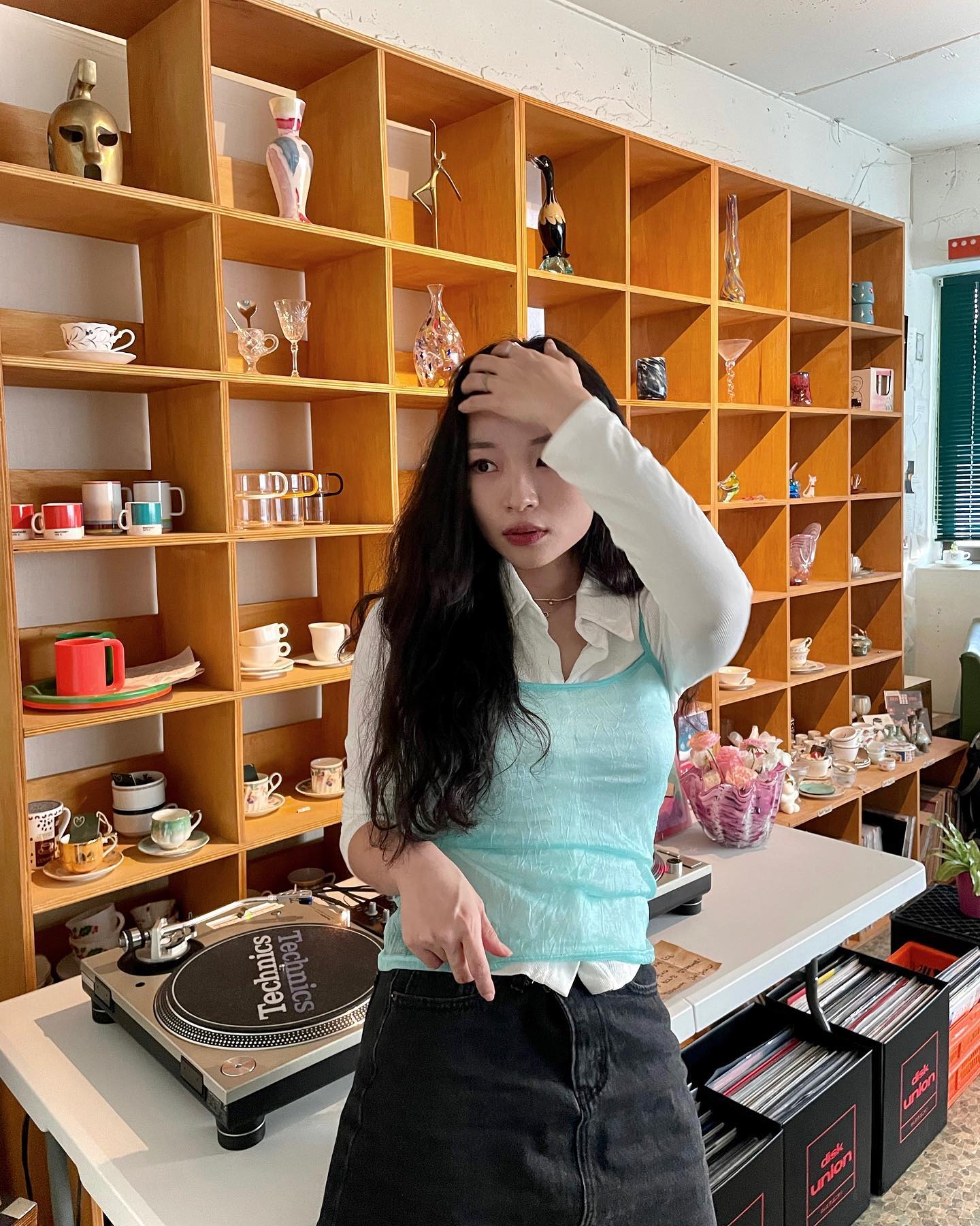 혈육이랑 우리는 어쩌다 순서가 바뀌어 세상에 나온 거 같다는 이야기를 했다. 부모님은 20년 전부터 그 생각을 했단다. 누나가 생겼다.