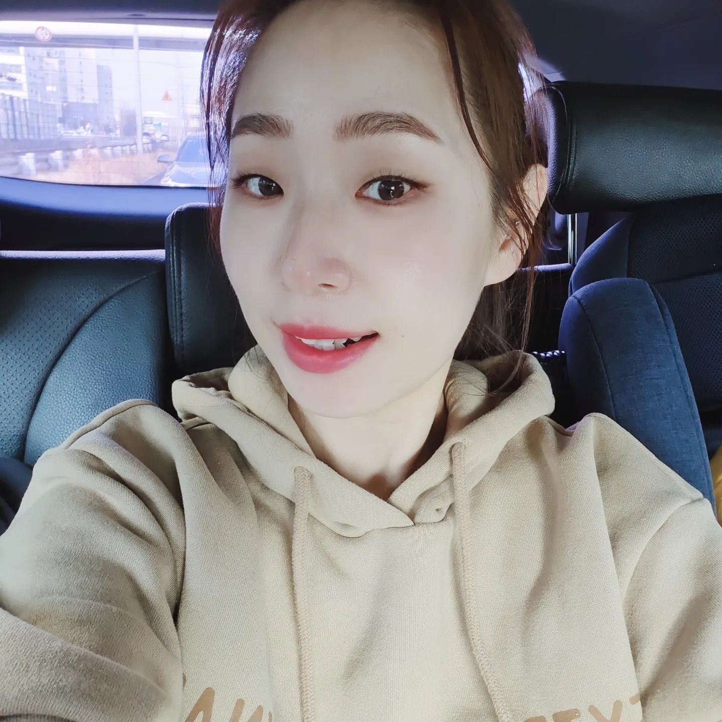 .
가자 왕 할미네로🙂
현실은 한손으로 태블릿들고
있는즁😤
팔이 떨어져 나가는거 같다🫠
어디갔니 거치대야😵

#ootd#편하게#셀기꾼#셀카#팔아퍼#꼭꼭숨어라