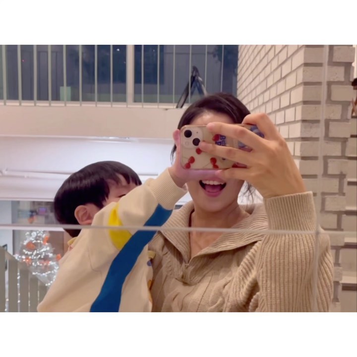 𖤐
새로운 친구들 만나서 #과자파티 했던날 👦🏻👧🏻🧒🏻
이준이는 친구들보다 #꼬깔콘 이 더 좋았더랬지…ㅋㅋ⫬ㅋ⫬ 

“다음주에 나주 할머니네 갈꺼야” 
“다음주에 춘천 할아버지네 갈꺼야”
“다음주엔 엄마빠랑 여기갈꺼야!”
이런말을 자주 들어서 그런지
집에가자니깐 
다음주에 간댄닼ㅋㅋㅋ⫬ㅋ⫬
_
#귀여운세살 시절🐰
#사랑아이준해♥️