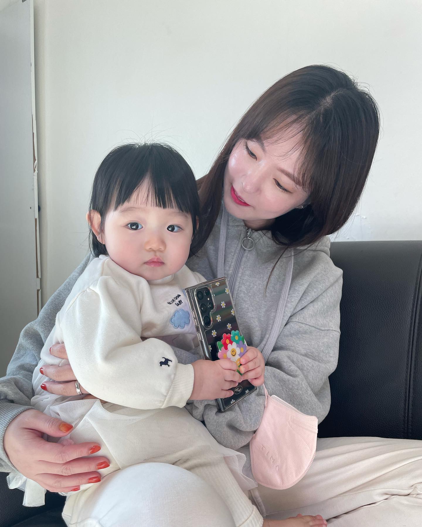 귀요미 뽀쟈기 애기💘
또 보고 찌푸다 애교쟁이 이뿌나
꼬모두 ㅉkㄹ6ㅎH..🙆🏻‍♀️💕