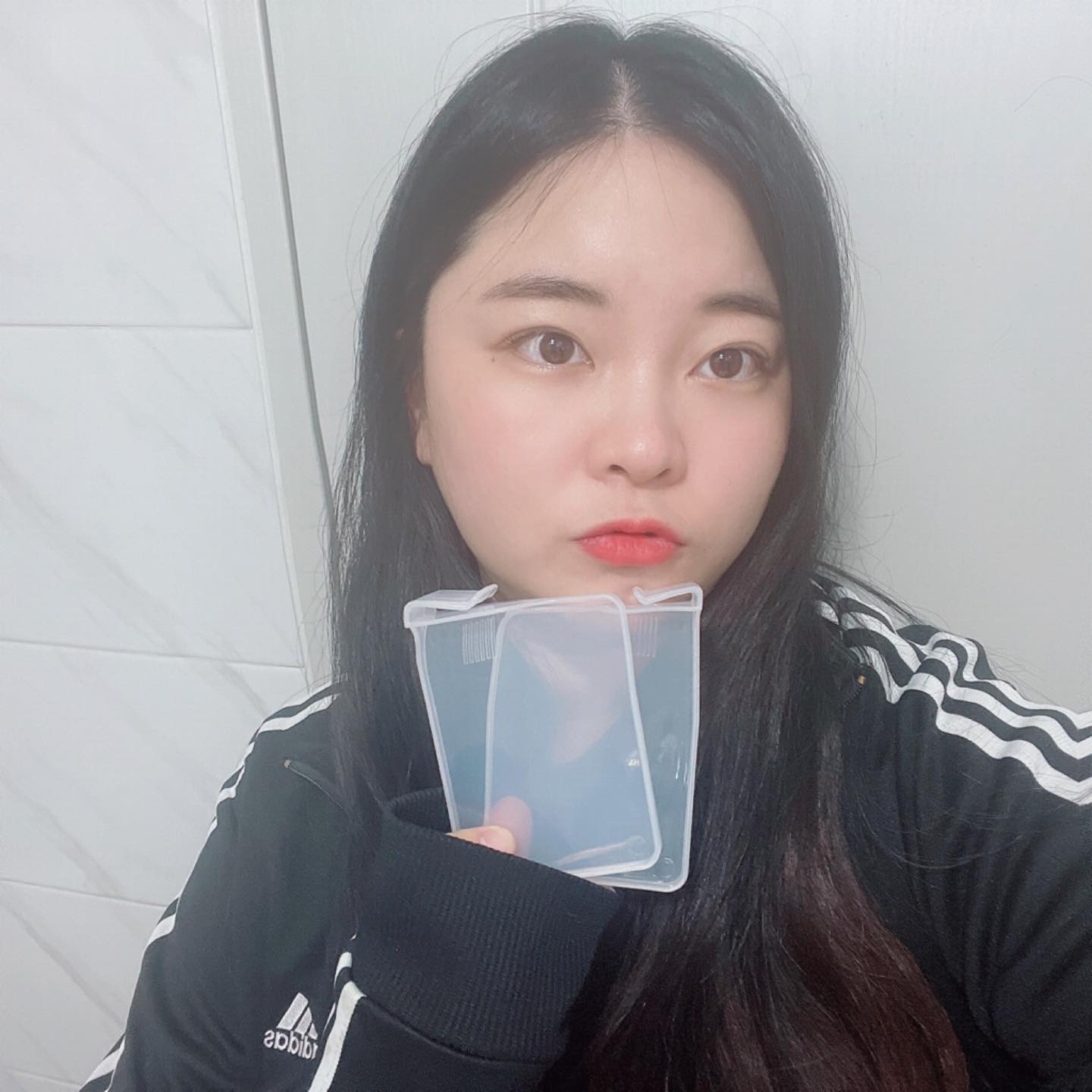 #광고
.
.
.
이번에 제가 자주 이용하는 깔끔 대장에서 정리하칸냉장고칸막이를 선물 받았습니다💛
클립형 디자인으로 안정감있게 고정이 가능한 제품인데요 ㅎㅎ
별도의 공구없이 간편하게 설치가 가능하고 제품 장착후 좌우로 너비 조절이 가능하답니다💛
대형 소형이있어서 맞게 선택해서 사용할수있어서 너무 좋아요 ㅎㅎ 
냉장고가 깔끔해진모습을 보면 뿌듯 하답니다 ㅎㅎ 
냉장고 정리할때는 깔끔대장! 
.
.
.
.
#깔끔대장 #깔끔대장정리하칸냉장고칸막이 #깔끔대장냉장고칸막이 #정리하칸냉장고칸막이 #냉장고정리 #냉장고정리용기#냉장고정리하기 #냉장고정리정돈 #냉장고 정리용품 #냉장고정리템 #냉장고정리팁 #냉장고정리끝#냉장고정리템 #냉장고수납 #냉장고수납용기 #주방용품 #주방수납정리 #살림템 #살림템추천 #스쳐가는눈꽃들