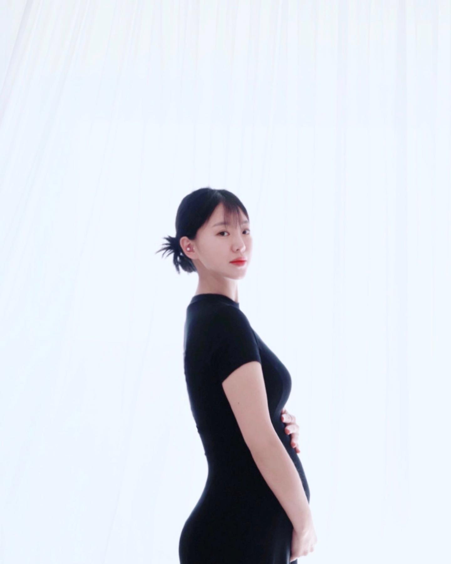 모모는 뱃속에서 열심히 헤엄치는데
쭌이는 아직 못느껴 아쉽🥹
임산부는 첨이라 손으로 배 다 가려버리기
ㅋㅋㅋㅋㅋㅋㅋㅋㅋㅋㅋㅋㅋ