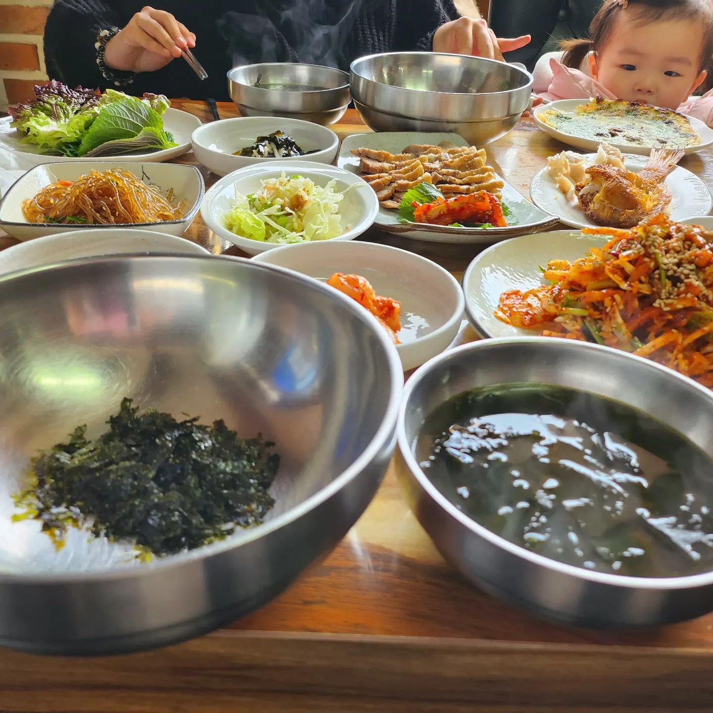 꼬막비빔밥먹고  고기도먹고  농심호텔  온천🩷

#농심호텔 #부산#동래#1박2일벌교꼬막촌 #꼬막비빔잦#바다#고기#맛있다#귀여워#빼꼼