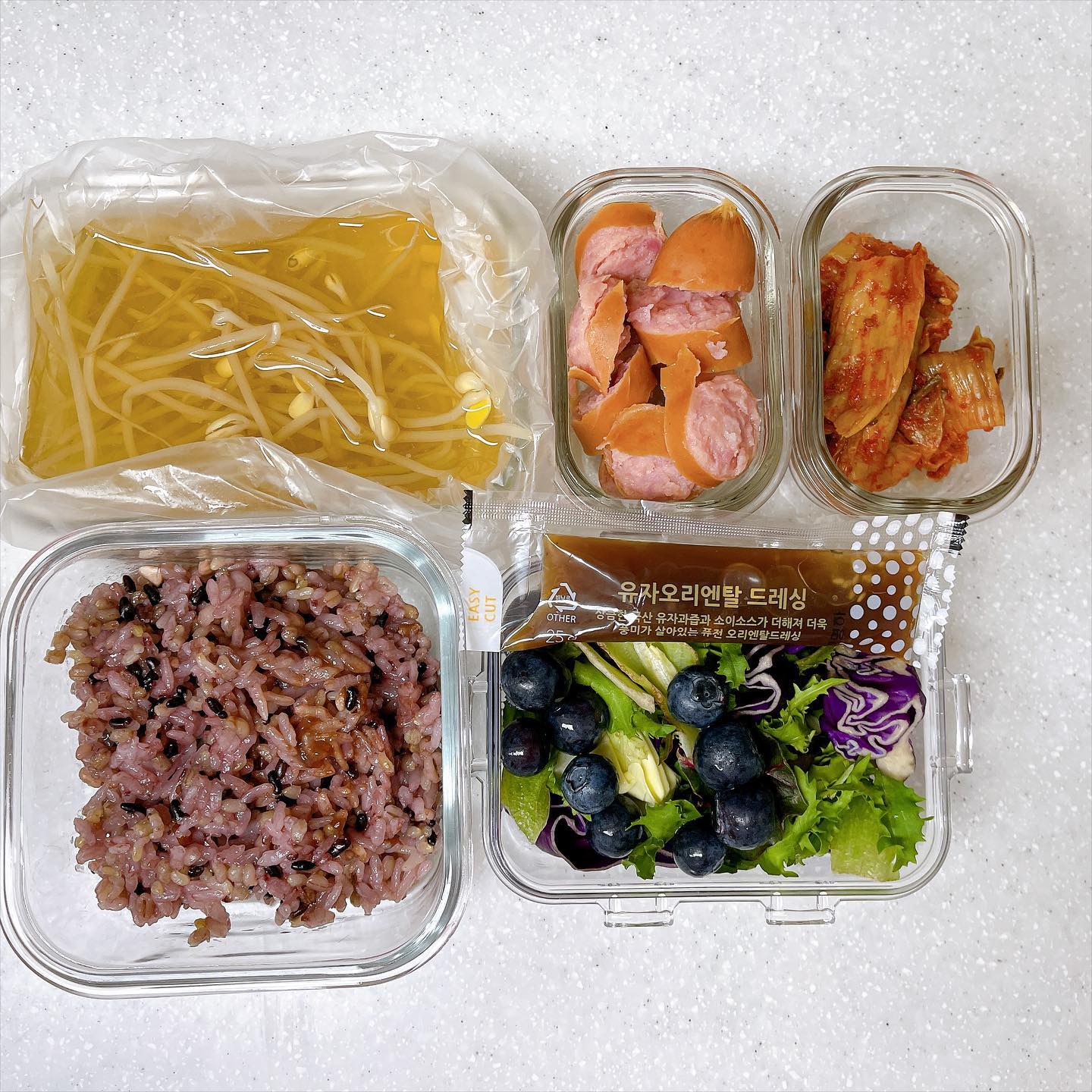 🍱23.2.6(월) 
잡곡밥 
콩나물국
데친소시지 
배추김치
블루베리샐러드 

콩나물국은 차갑게 먹어도 맛있으니까 🫣🫣🫣

​
#건강식단 #냉파도시락 #점심도시락메뉴추천 #일주일식단표 #남편도시락반찬 #직장인도시락반찬만들기 #수제도시락
​
