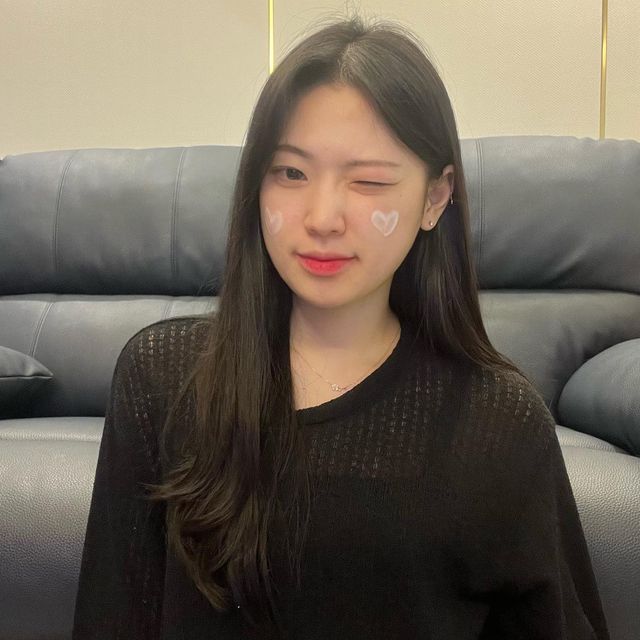이민영 on Instagram: "#광고 [nanly(난리)] 시그니처 크림 요즘 같이 추운 겨울에 수분 크림은 칠수잖아요 ( ˆ͈̑꒳ˆ͈̑ )੭♡ 바를때만 촉촉한 제품이 아닌 속 건조까지 잘 잡아주는 제품이에요!