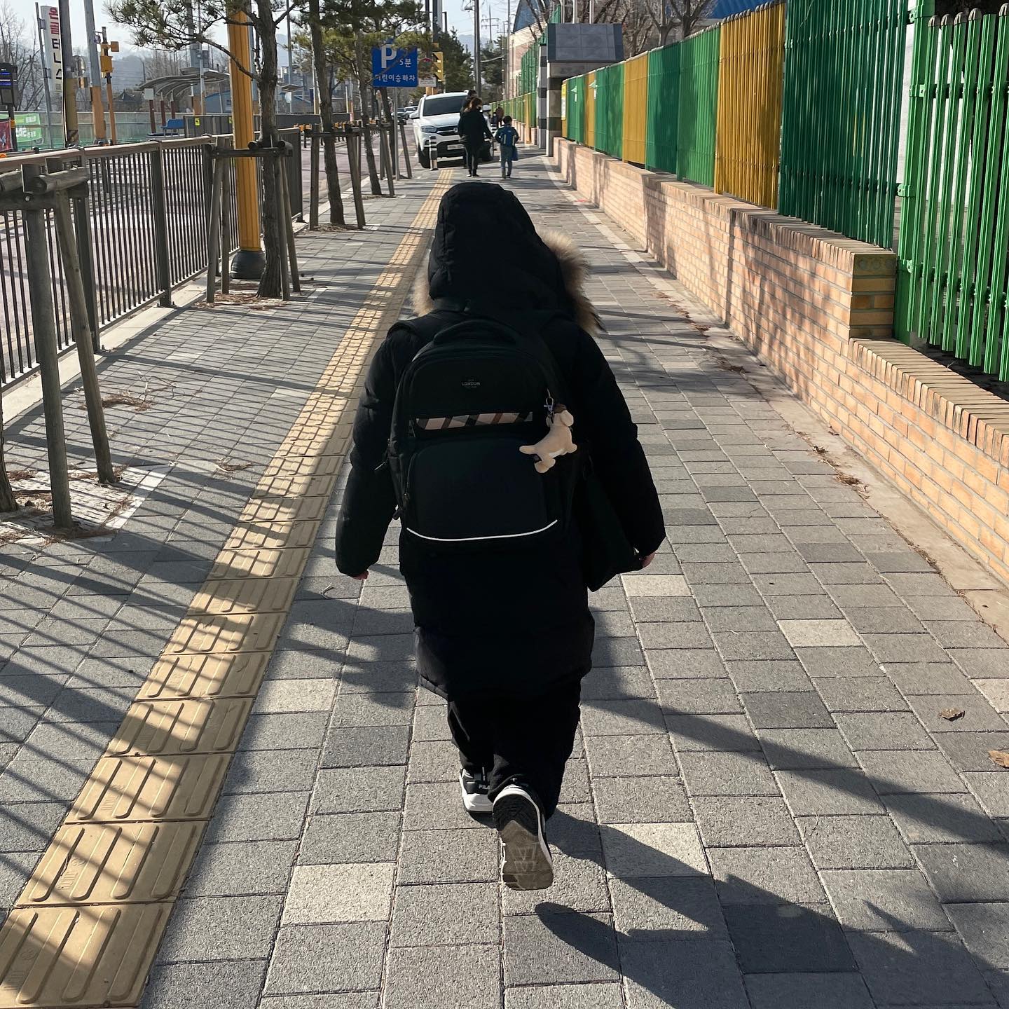 ⠀
아직 마음에 준비가 엄마는 덜 되었는데...
우리 아들이 벌써 초등학생이라니...🥺
⠀
괜히 가슴 뭉클
⠀
그래도 같은 어린이집 친구 두명이 같은 반이 되어서 조금은 안심되네 😌
⠀
언제 클까 싶었건만
해준것도 없이 벌써 이만큼이나 커주고~
울 아들 대견하네 🥹🥹
⠀
⠀
⠀
#오만가지감정이교차하는순간 #초딩이된것을축하해 #화이팅 #아자아자👊 #응원할게 #초등학교입학식 #이모이모부가사준가방