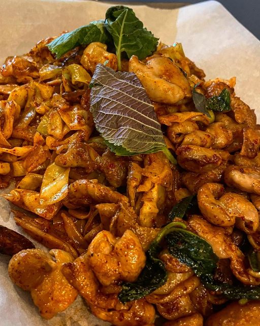 웰치스 on Instagram: "오랜만에 곱창 먹는데 진짜 완전 맛있어서 놀랐어요 살짝 매콤해서 느끼함이 없었고 냄새도 하나도 안 났아요😋 가게 분위기도 너무 좋아서 조용히 얘기하면서 먹기에