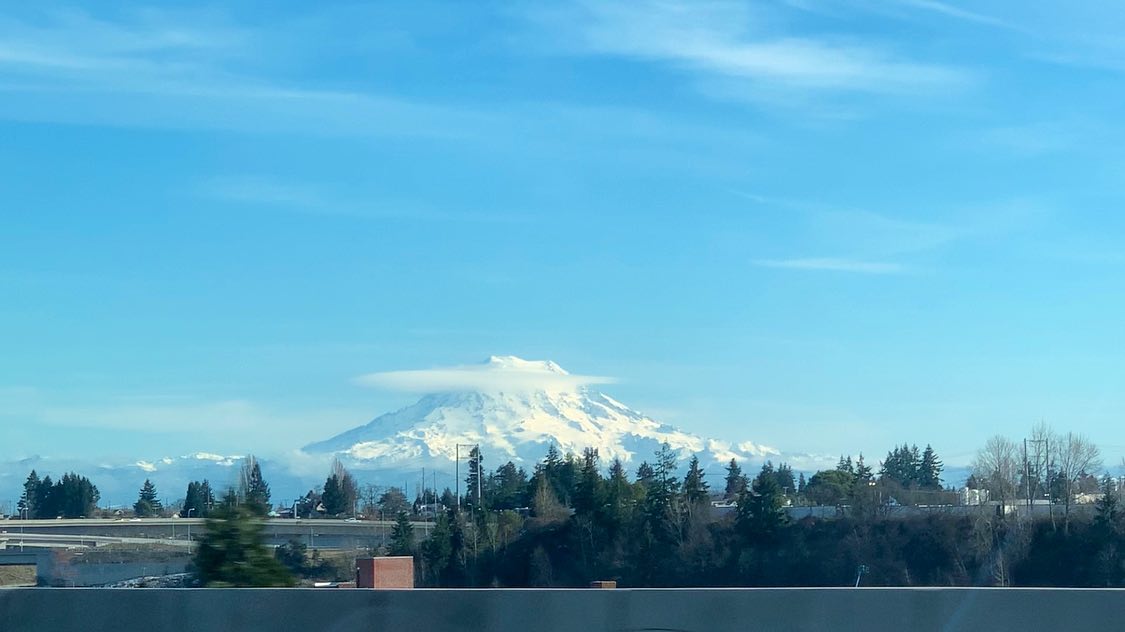 With the Mount Rainier🏔️
every time we drive 🚗