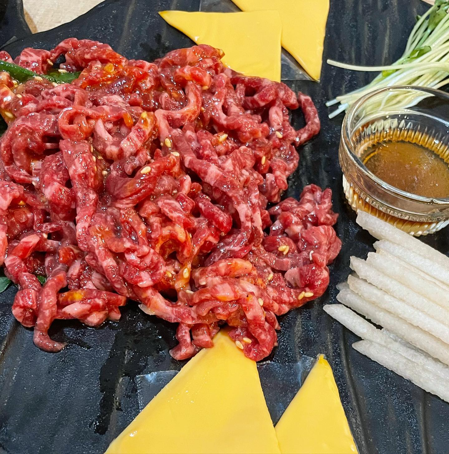❤️‍🔥 이수역 육회 킬러들 모여랑! ❤️‍🔥

네이버에도 안나오는 찐 맛 집!

청담한우육회&비빔밥
여기는 육회랑 비빔밥을 필수로 먹어야 합니다!! 이수,사당 맛집은 여기♥️

육회가 맛있는건 당연한데 소고기뭇국,비빔밥까지 맛있으니 당근 술이 술술 들어가죠‧⁺◟( ᵒ̴̶̷̥́ ·̫ ᵒ̴̶̷̣̥̀ ) 🫶🏻
불금을 여기서 즐기는거로 맛증명이죵ㅎㅎㅎㅎ💕
술먹어야해서 저금난쓰게씁니다 ^.^ 

.
.
.
.
.

#이수맛집 #청담육회 #사당맛집 #육회맛집 #스키야키맛집 #이수육회 #사당육회 #먹팔 #먹스타