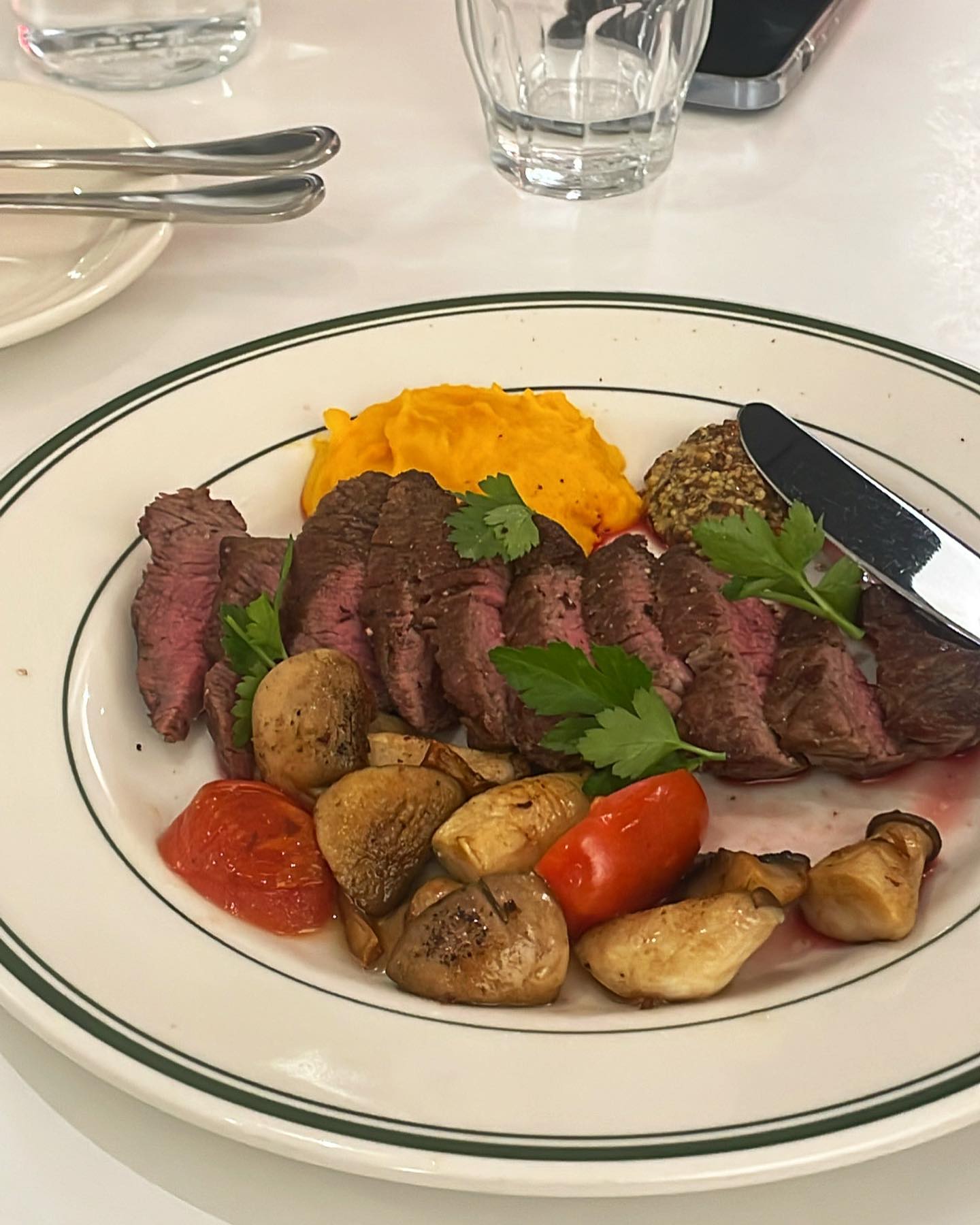 #안동 #레스토
초리조 명란 먹물스파게티, 살치살 스테이크 🍽️

#호공_안동
