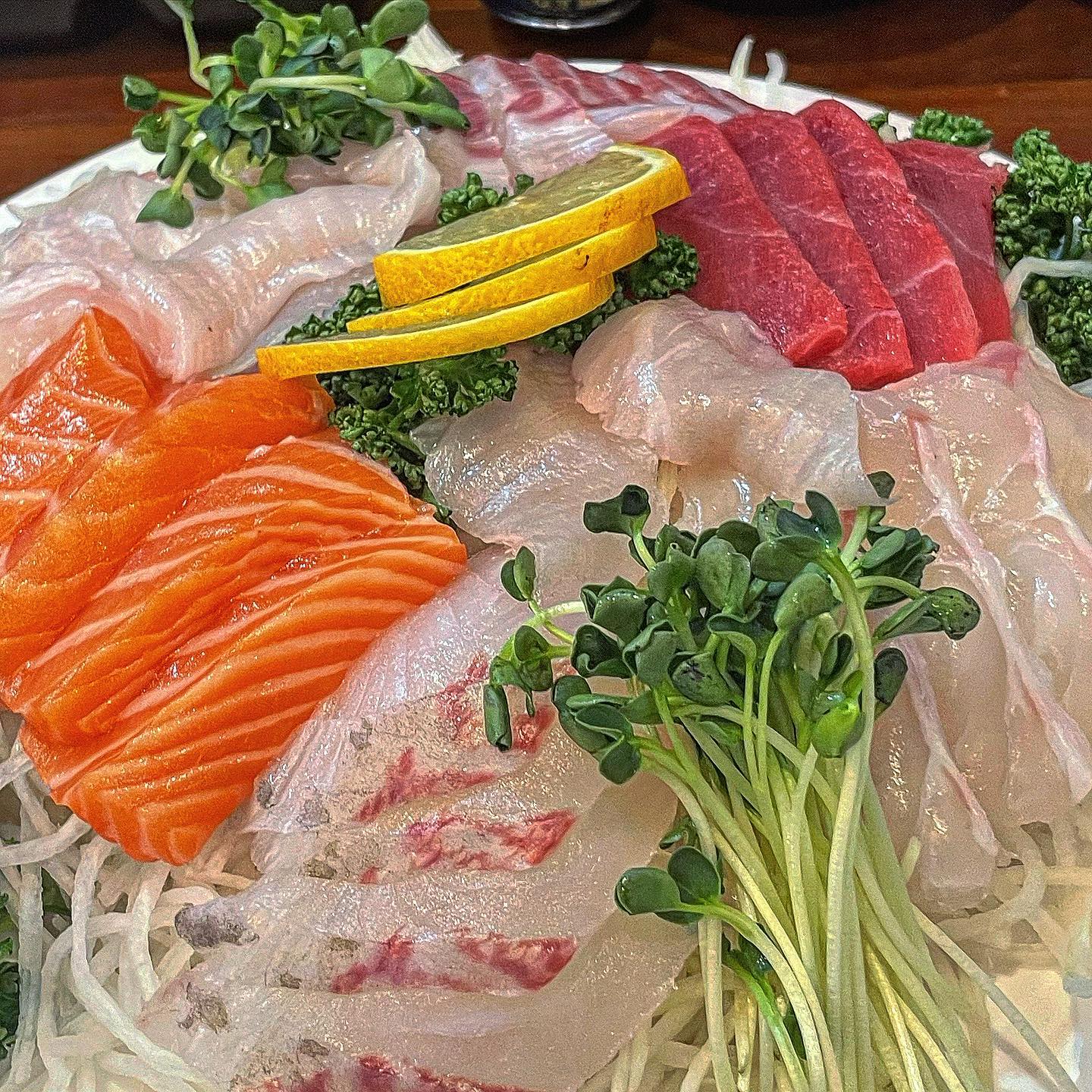 #충북혁신도시 #초밥다움

회는 살 안쪄..🐟
금요일 퇴근하고 숙성회에 제로슈가 새로 한잔,,,
이것이 바로 아가리어터의 삶 ㅎㅎ 매운탕에서 입이 터질뻔했지만 잘 참았다 🥹 

초밥다움은 가게이름처럼 초밥도 정말 맛있고 튀김도 맛있고 회도 맛있다. 드투 끝나면 초밥에 매운탕까지 야무지게 뿌시고 와야지...

#숙성회 #회 #혁도맛집 #혁도술집 #충북혁신도시맛집 #충북혁신도시술집 #혁도맛집추천 #맛집 #먹스타소통 #먹팔