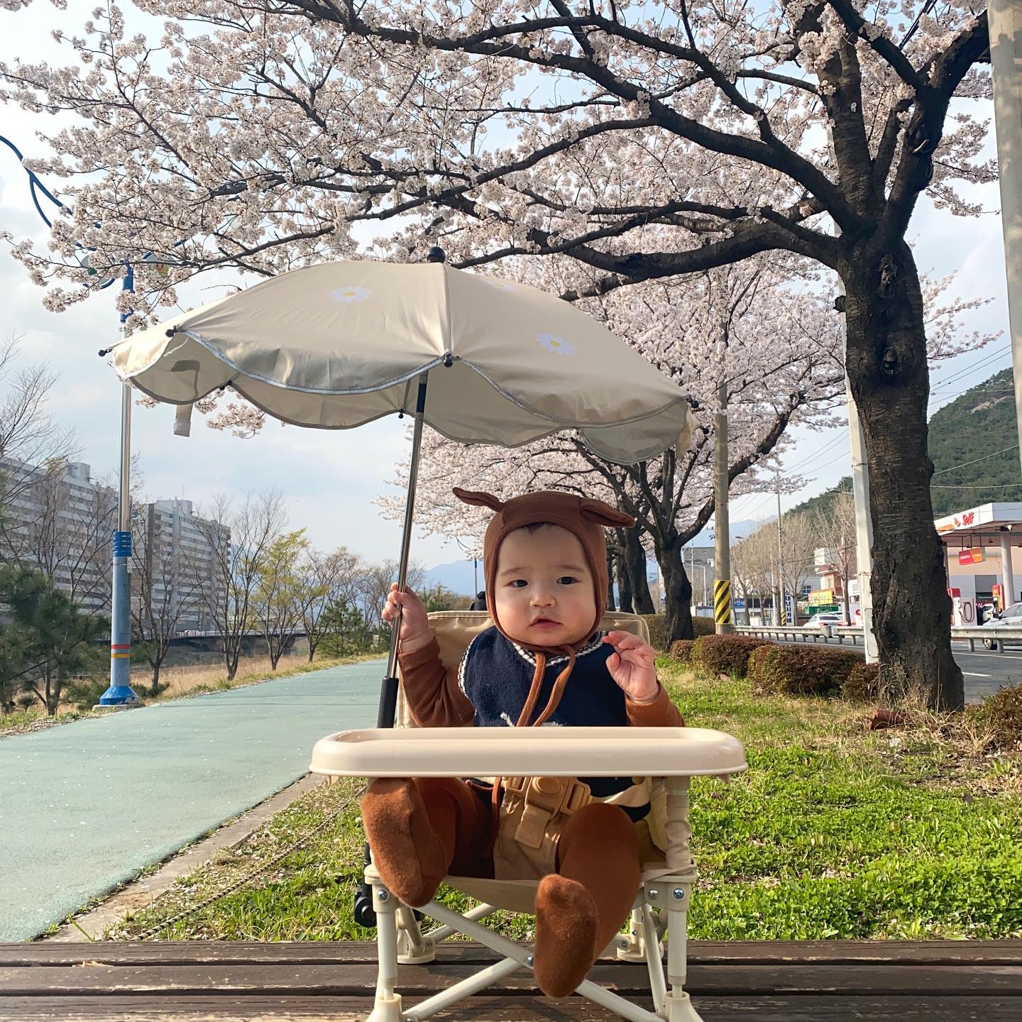 1년전 재희가 벚꽃 보러 갈때
이유부스터 & 이유솔 세트 챙기고 갔지오 ♥️
 
 
2023년형은 더욱 업그레이드 됐더라구여?
디자인도, 기능도.ᐟ 
 
 
벚꽃놀이에 필수템인데
늦지 않으니 얼른 쟁이세요 😆
 
 
 
ㅡ 프로필 링크로 오세요 ㅡ
 
 
ㅡ
#아기부스터 #아기휴대용부스터 #아기휴대용의자 #호랑이띠아기 #범띠아기