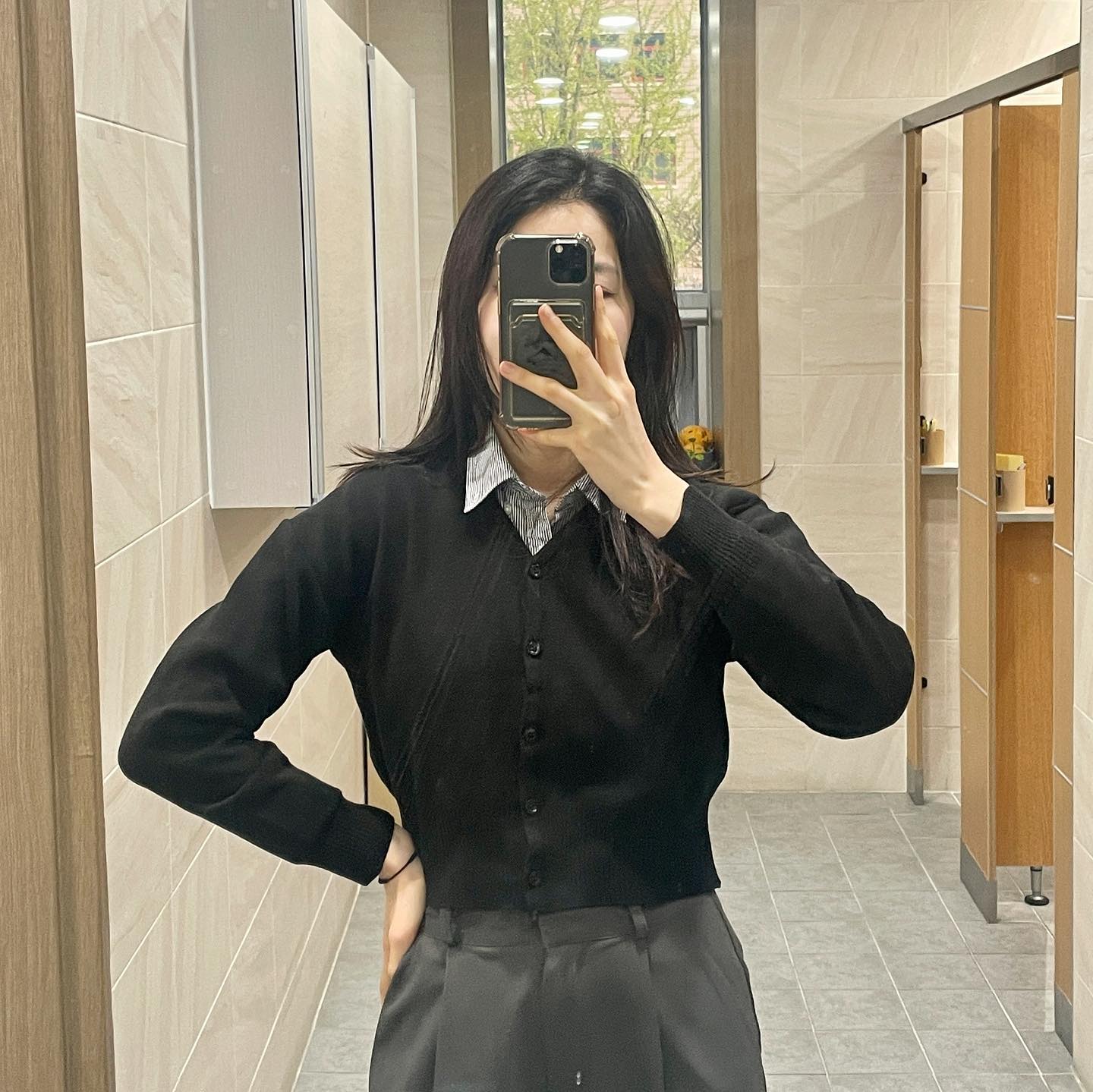 벚꽃은 다 폈는데 넘무 춥당. .