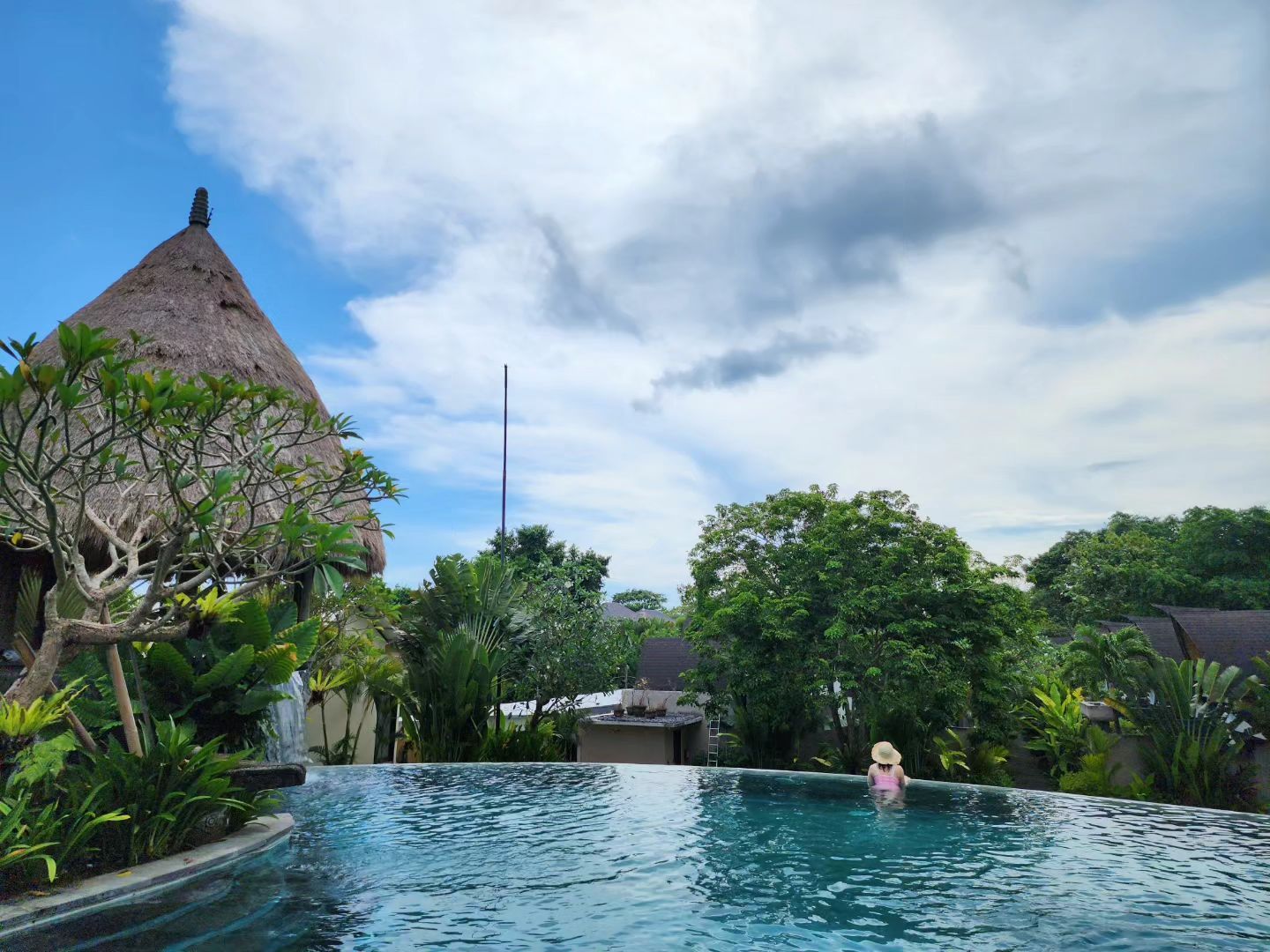 #canggu #Bali
오랫만에 풀빌라
앞으로 제2의 꿈은 물개로 정했습니다
나는 못하겠지만 다음생의 나는 잘 할수도 있자나요?수영
