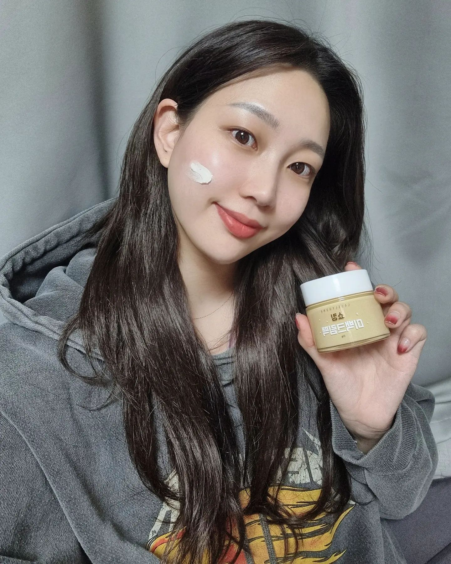 세안 후 기초 마지막단계에서 쨘❣️
.
.
.
#광고 #협찬 #라벨영 #labelyoung #쇼킹미백크림팩 #미백크림 #미백팩 #톤업크림추천 #기미잡티크림 #화이트닝
