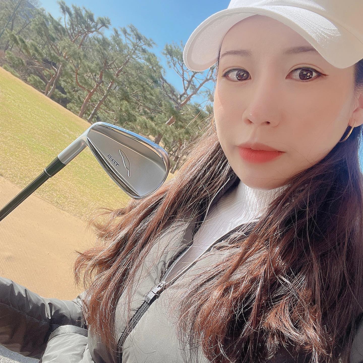 필드레슨에서 회원님들의 클럽문의가 있었어용 ㅎㅎ 아이언샷이 시합때보다 좋은건 역시 장비탓일까요?🫶🏻 제가쓰는 클럽은 “포틴 TB-5”입니다♥️