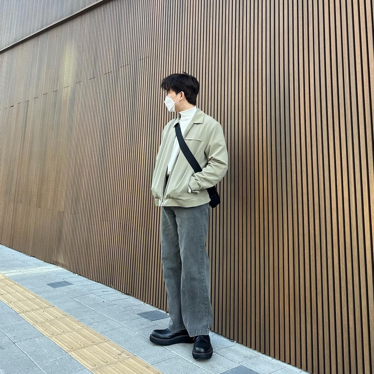 나도 벚꽃 보러갈래ㅐㅐㅐ
.
.
.
.
.
Top : @르아르
Outer : 8seconds_official 
Pants : none
Shoes : sonshinbal x ziosongzio 
acc : hazzys_official