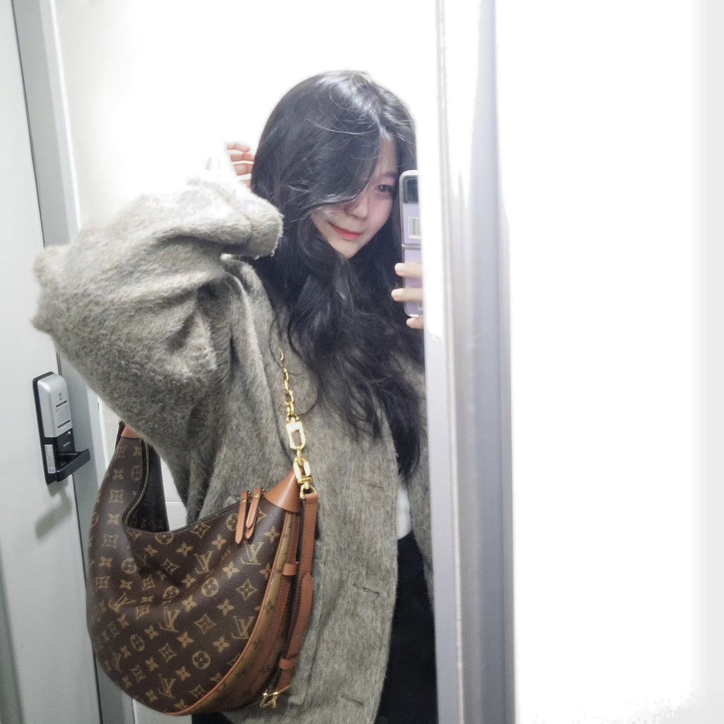 휘뚜루마뚜루 메고다닐 큰가방으로 얘가 넘 이뻐보였는데 실물로 보자마자 더 확 꽂혀버린,,💘
외동이라 행복한 소영,, 엄마아빠 알러뷰,,🫶🏻