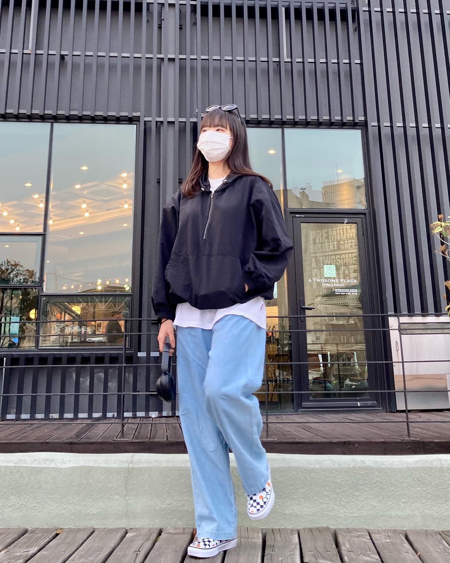 옷이 점점 얇아지고 이따 🎧
-
-
마지막 사진까지 보세요. 웃음벨🔔
-
-
suarestudio 로부터 
린넨 데님 세미 와이드 밴딩 팬츠
(size : S / color : light blue)
제품을 제공받았습니다. 

가벼워서 아주 기절이야 ✌🏻💙
-
-
stylemate_official 
suarestudio 
-
#수아레 #SUARE #스타일메이트 #린넨팬츠 #데님 #데님팬츠 #와이드데님 #와이드팬츠 #바지 #밴딩팬츠