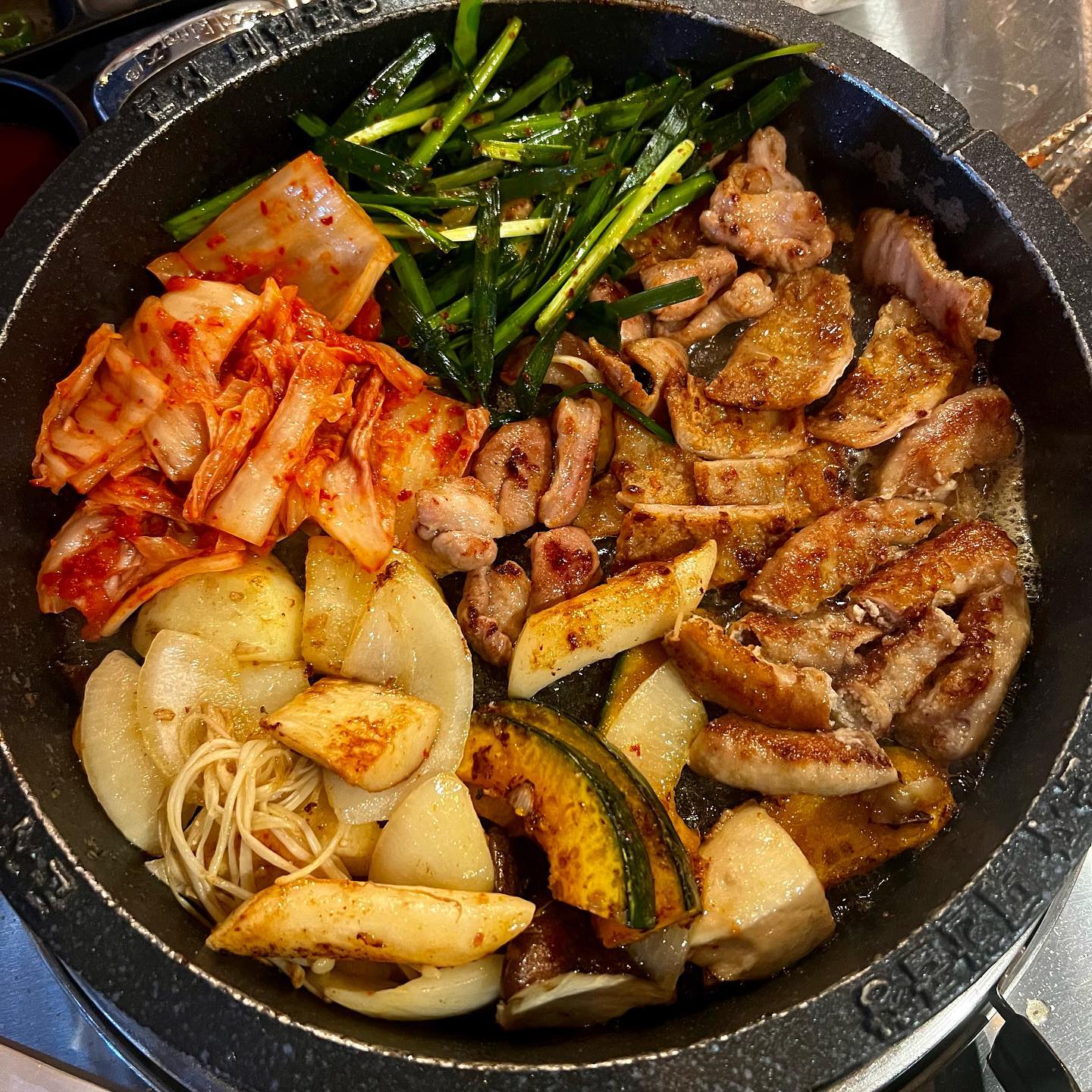 #협찬 

곱창을 먹을지 
막창을 먹을지 
대창을 먹을지 고민하시는 분들!!! 
주목하세요!

소곱창, 눈꽃대창, 소막창, 특양, 염통을 한 곳에서 즐길 수 있는 #군자대한곱창엑스포점 소개합니당

맛은 물론 불쇼로 볼거리까지 확실하게🔥🔥

자세한 후기는 블로그를 참고해주세욤🫣

⏰ 매일 16:30-23:00
📍대전광역시 유성구 엑스포로151번길 19 F108-109호
☎️ 042-867-1787